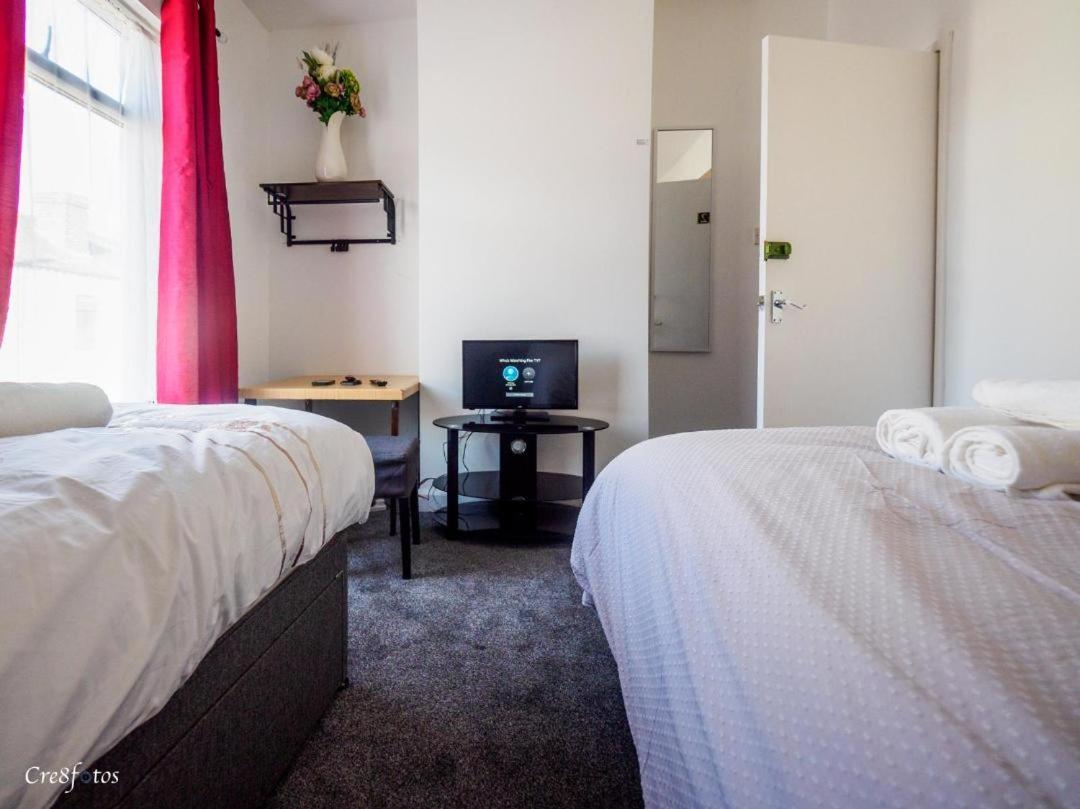 12 Cornwallis Lodge Family Room 2 Stoke-on-Trent Eksteriør billede